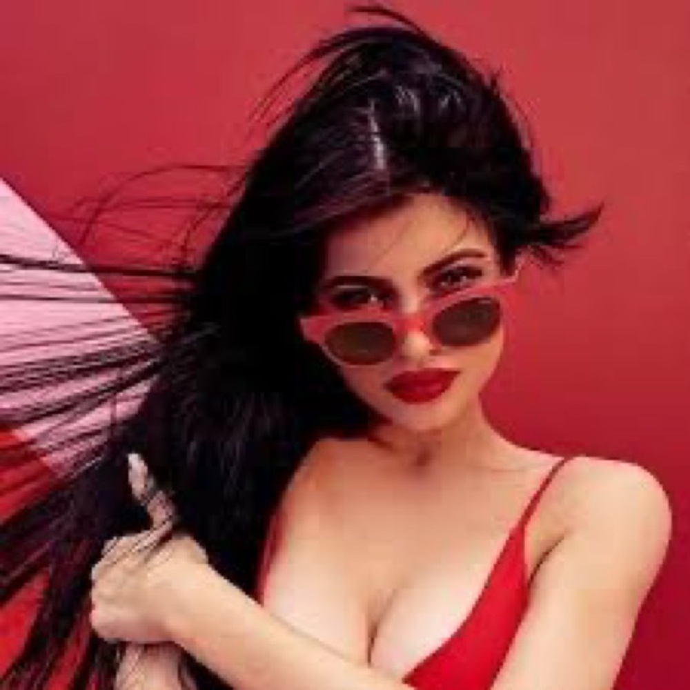 Kylie X Quay Australia “Star Struck” sunglasses